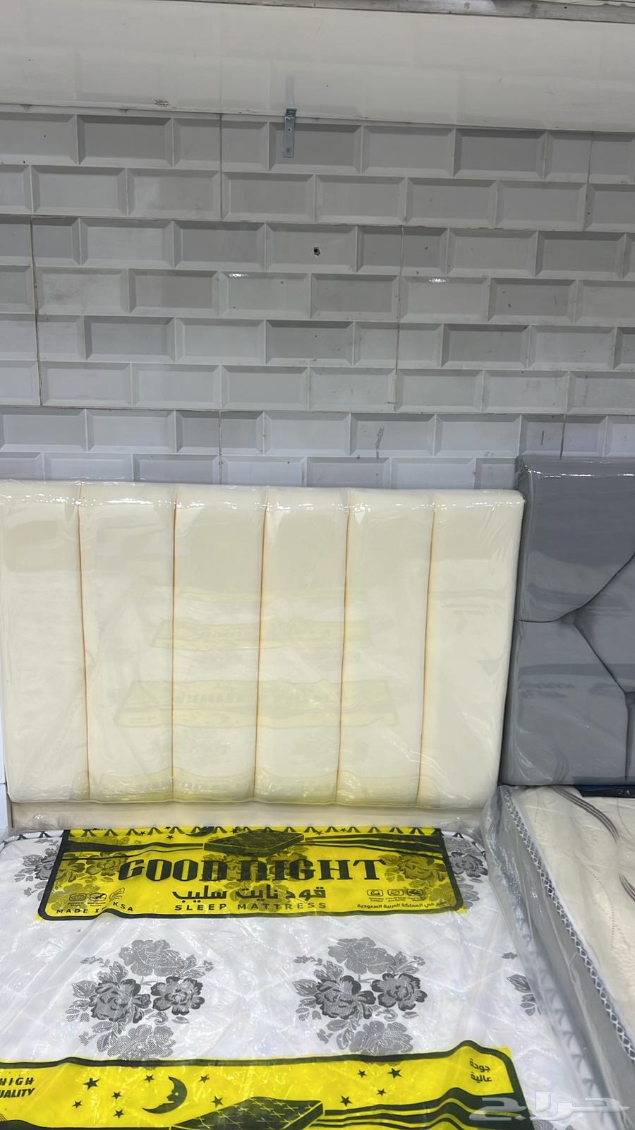 نفر واحد سرير مع المرتبة مع مخده مع لحاف طقم كامل موجود64410435715970114