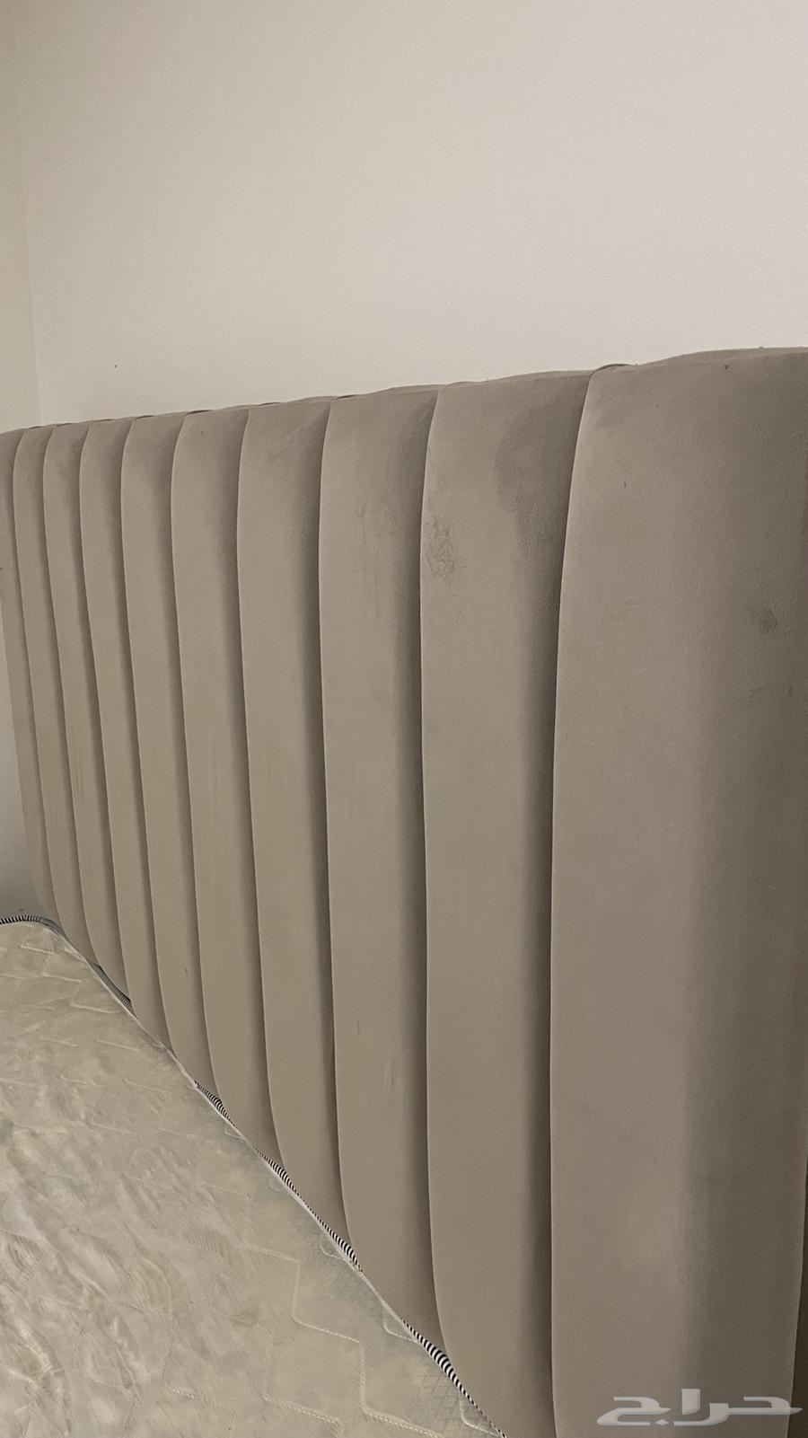 Bed with mattress, large bed and curtain of similar color64407043474049112