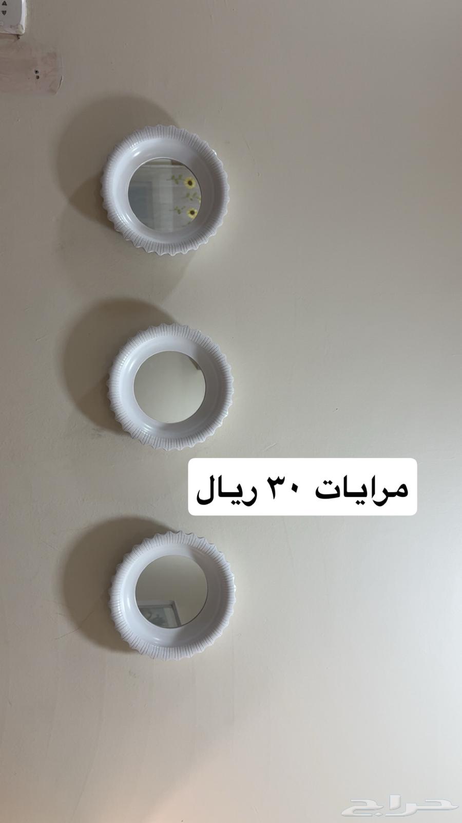 طاولة وثريا ومرايا وتلفزيون مكسور64409616337153112