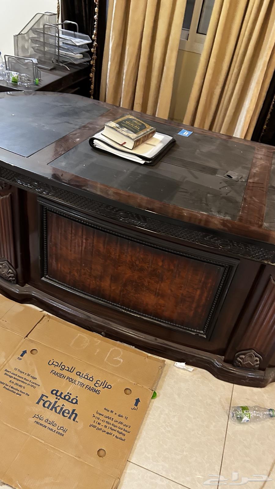 Luxurious and Elegant Complete Office64410595036931111