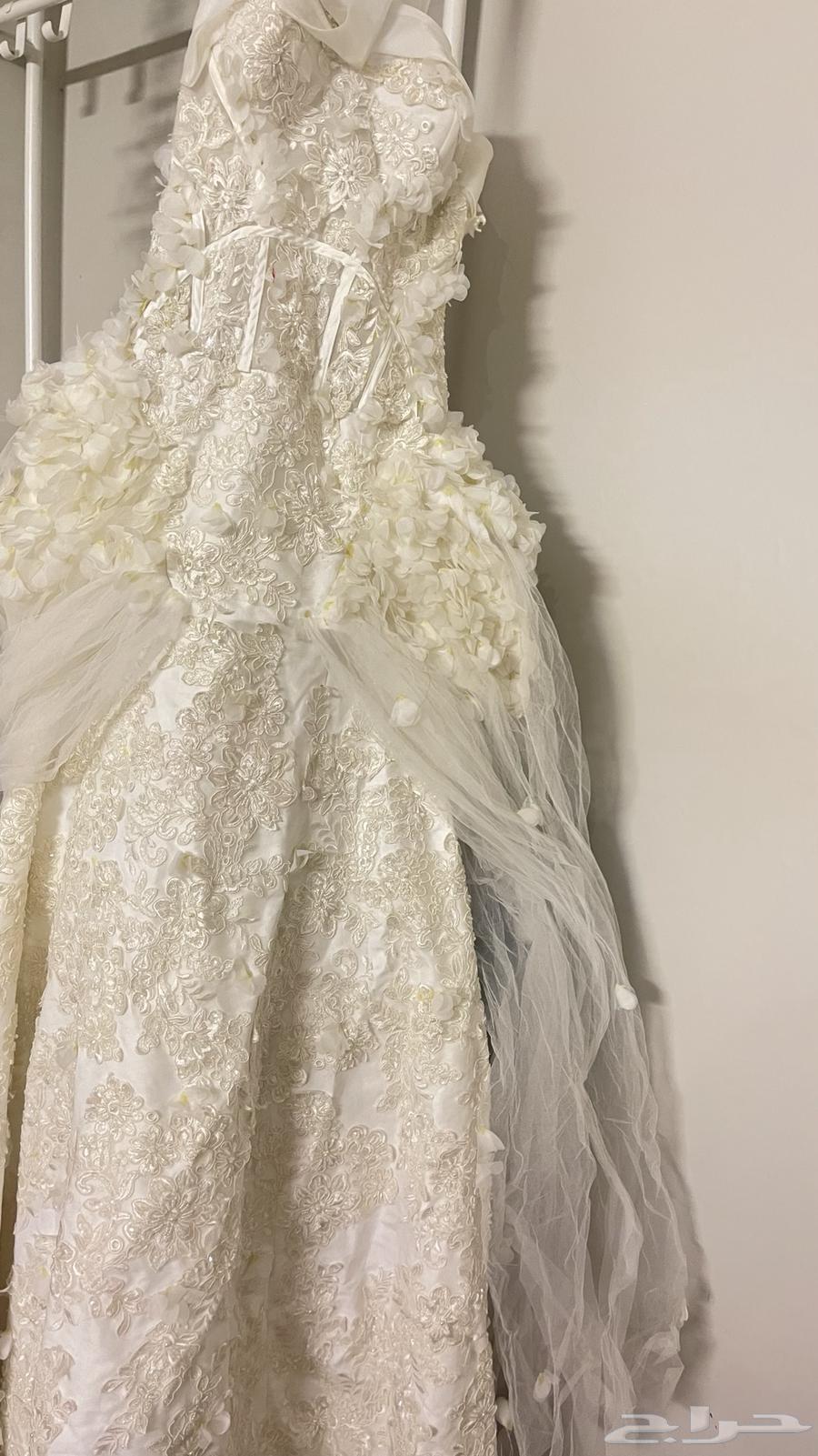 فستان زفاف مع الطرحه للبيع ملك64409087636866112