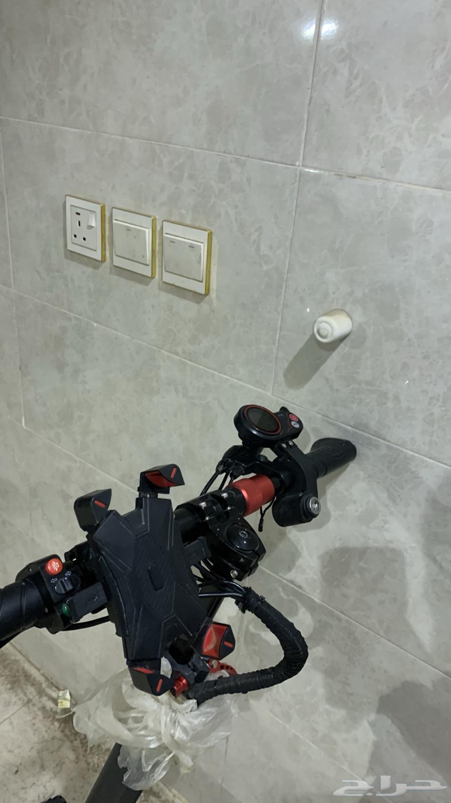 اسكوتر استخدام جديد والله سريع فيه مواصفات جيده اموره كل شي64411108470785111