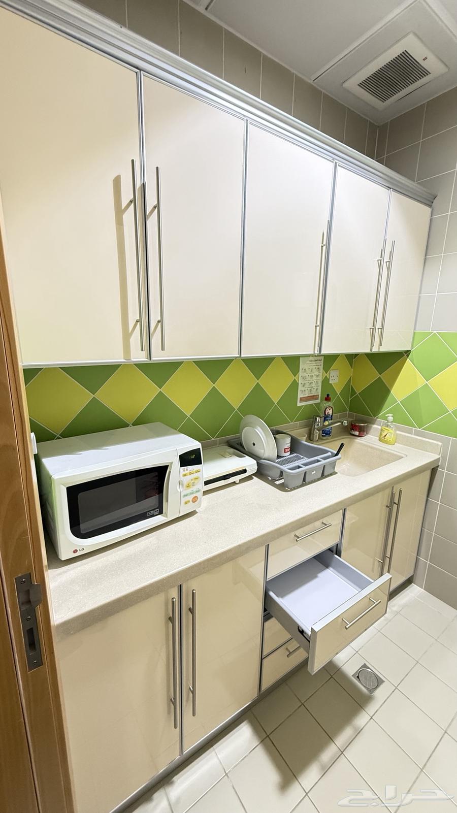 مطبخين في حالة ممتازة جدا  واستعمال نظيف64409338776449110