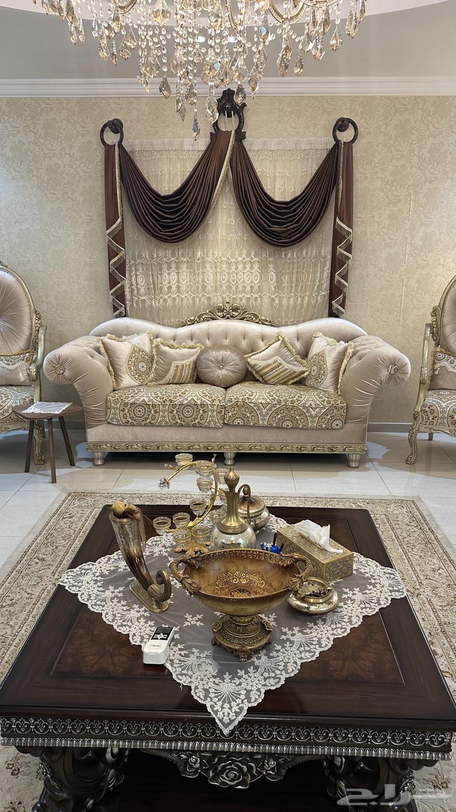 كنب كلاسيكي للبيع بحالة ممتازة جدا64410987878274114