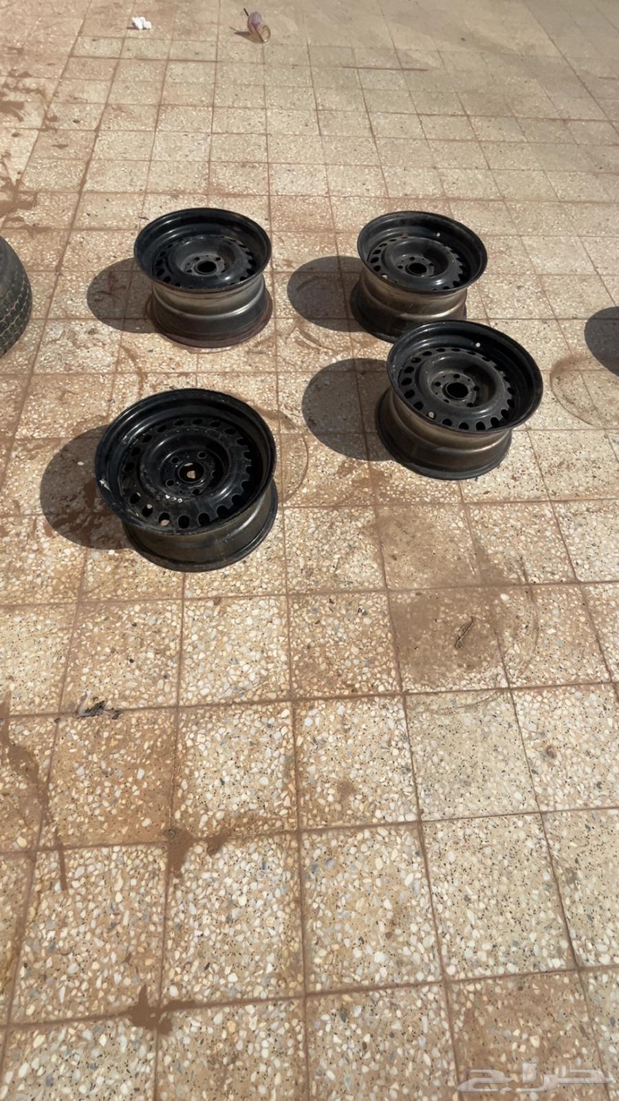 4 جنوط للبيع لون اسود64564712686721110