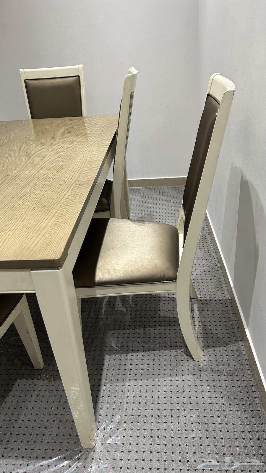 طاولة طعام 6 أشخاص نظيفه جدا64407489386241112