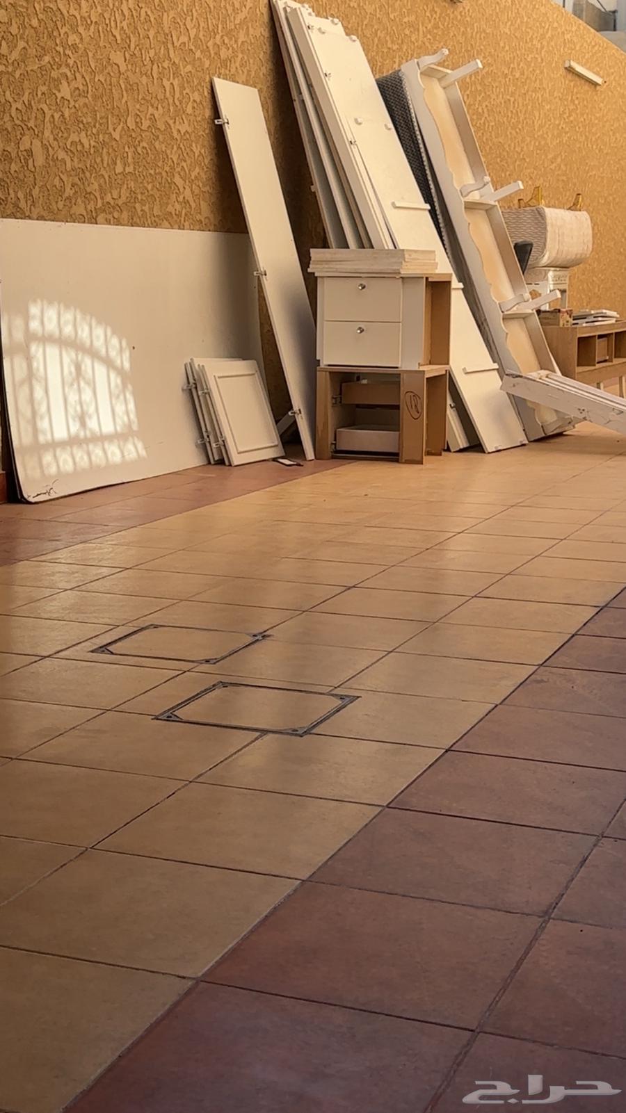 للبيع غرفة نوم مع السرير مع أغراضه64408822292739110