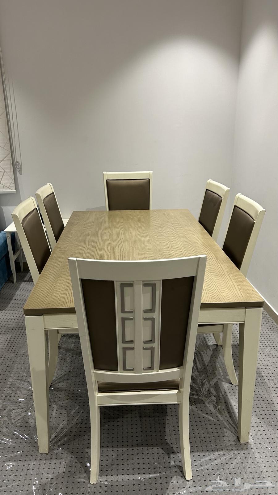 طاولة طعام 6 أشخاص نظيفه جدا64407489386241110