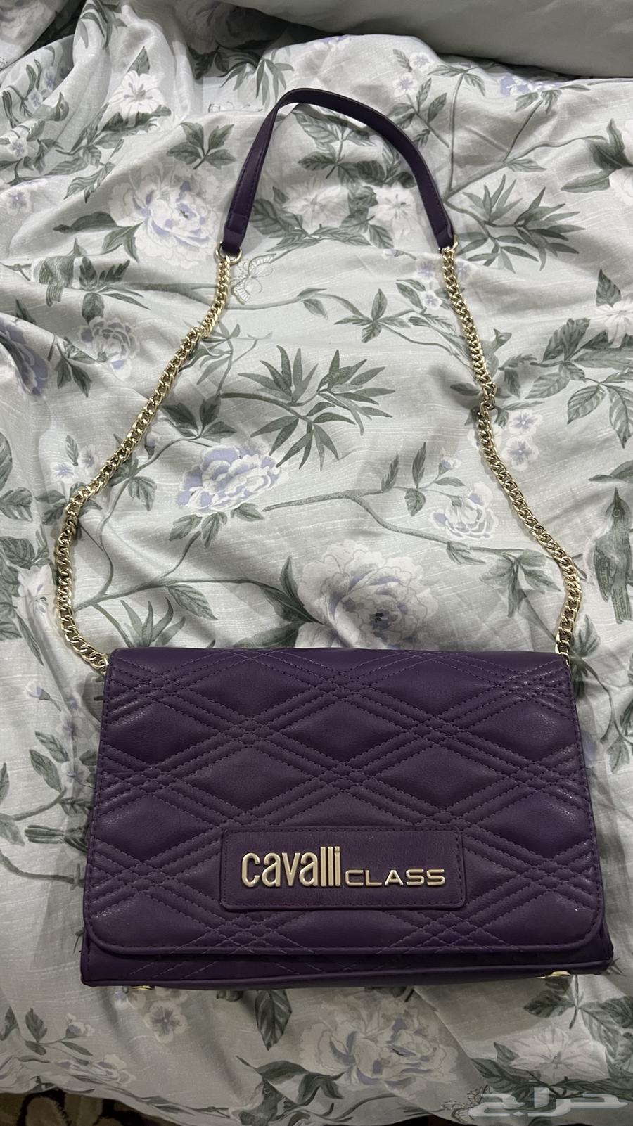 A brand new bag, used only once, worth around 900 in the market.64407587077761110