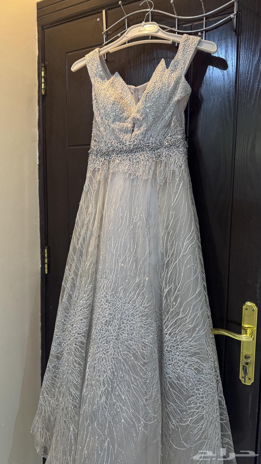 فساتين شبه جديدة للبيع64409934891011113