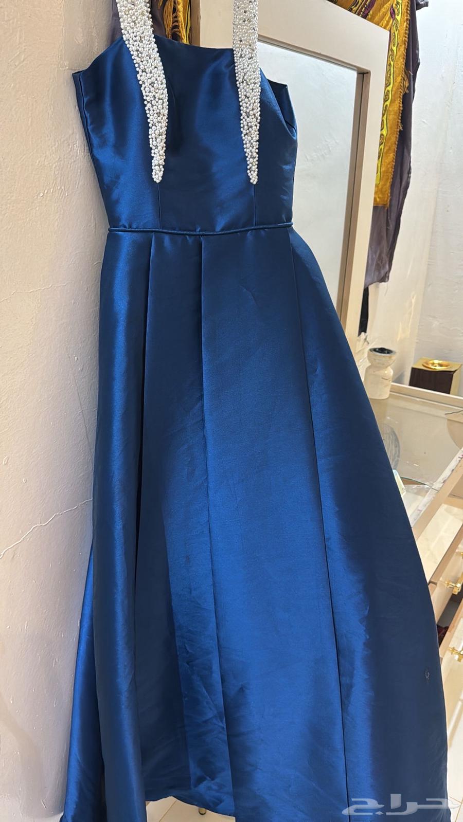 فساتين من لبسه وحده الاخضر ب 500 المورد ب 400 والازرق 35064410231548418112