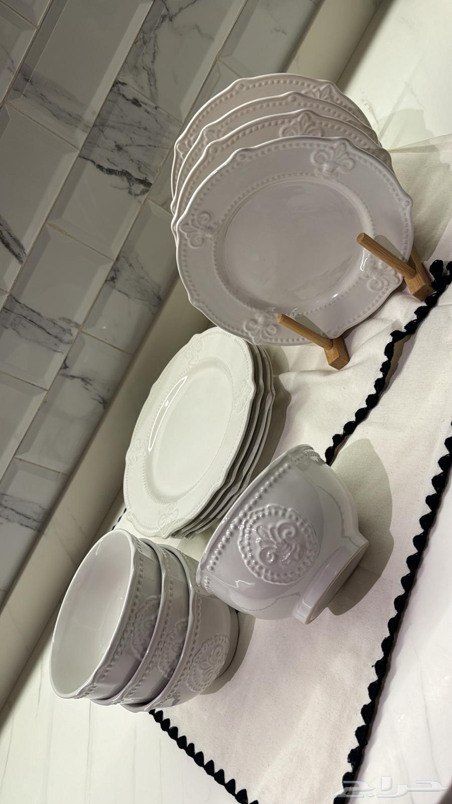 طقم صحون كلاسيكي64405555258115111