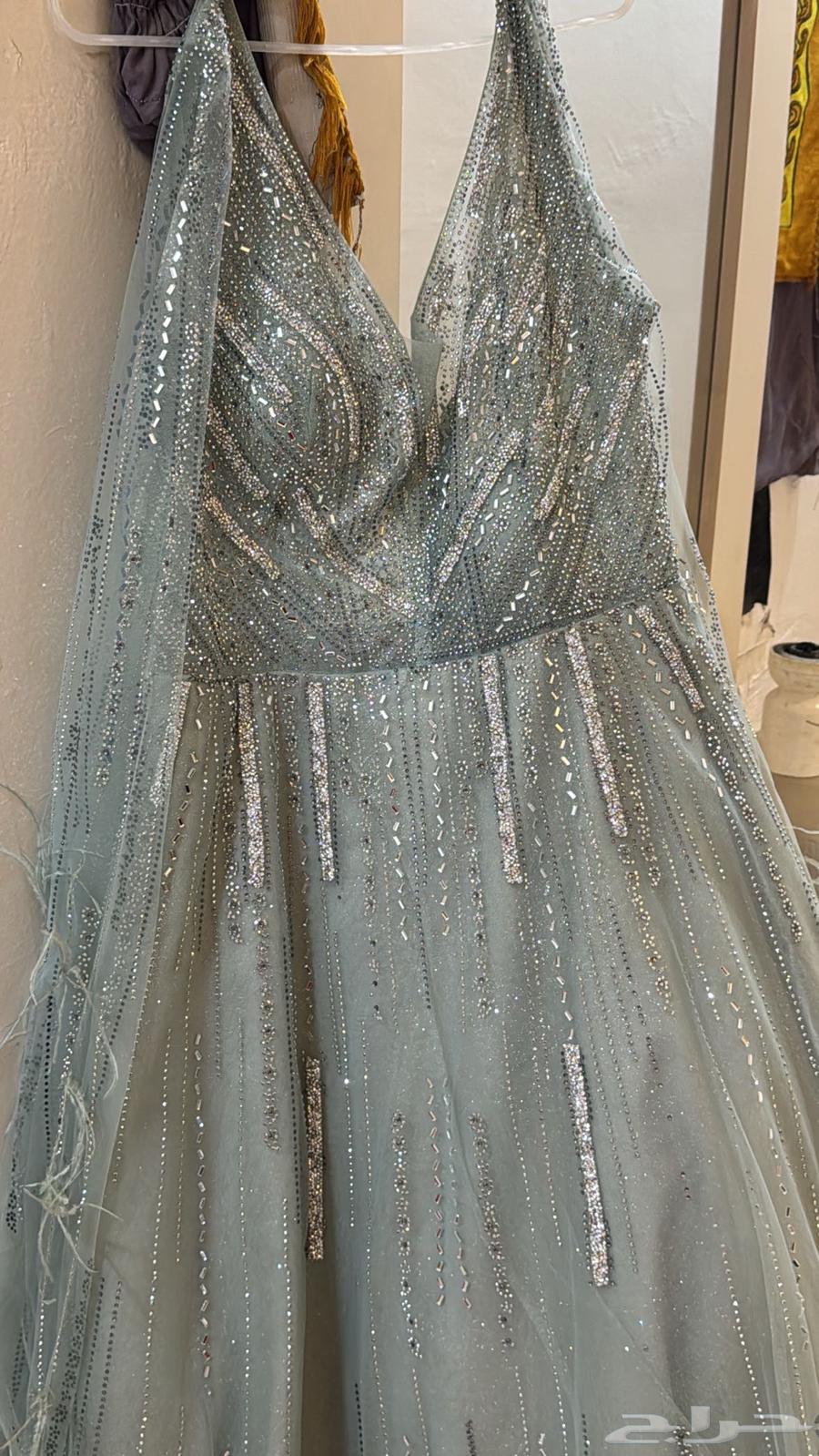 فساتين من لبسه وحده الاخضر ب 500 المورد ب 400 والازرق 35064410231548418110