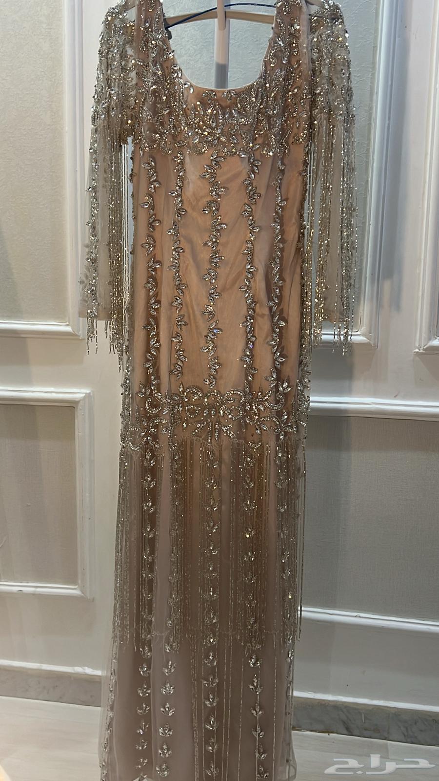 فستان سهره الاستخدام خمس ساعات سعر الشراء2000 سعر البيع70064411216204161111