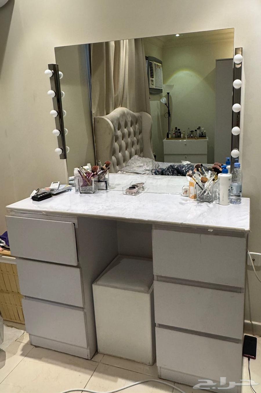 طقم اثاث غرفة نوم ( دولاب   تسريحة   شوفنيره )64408021020546111