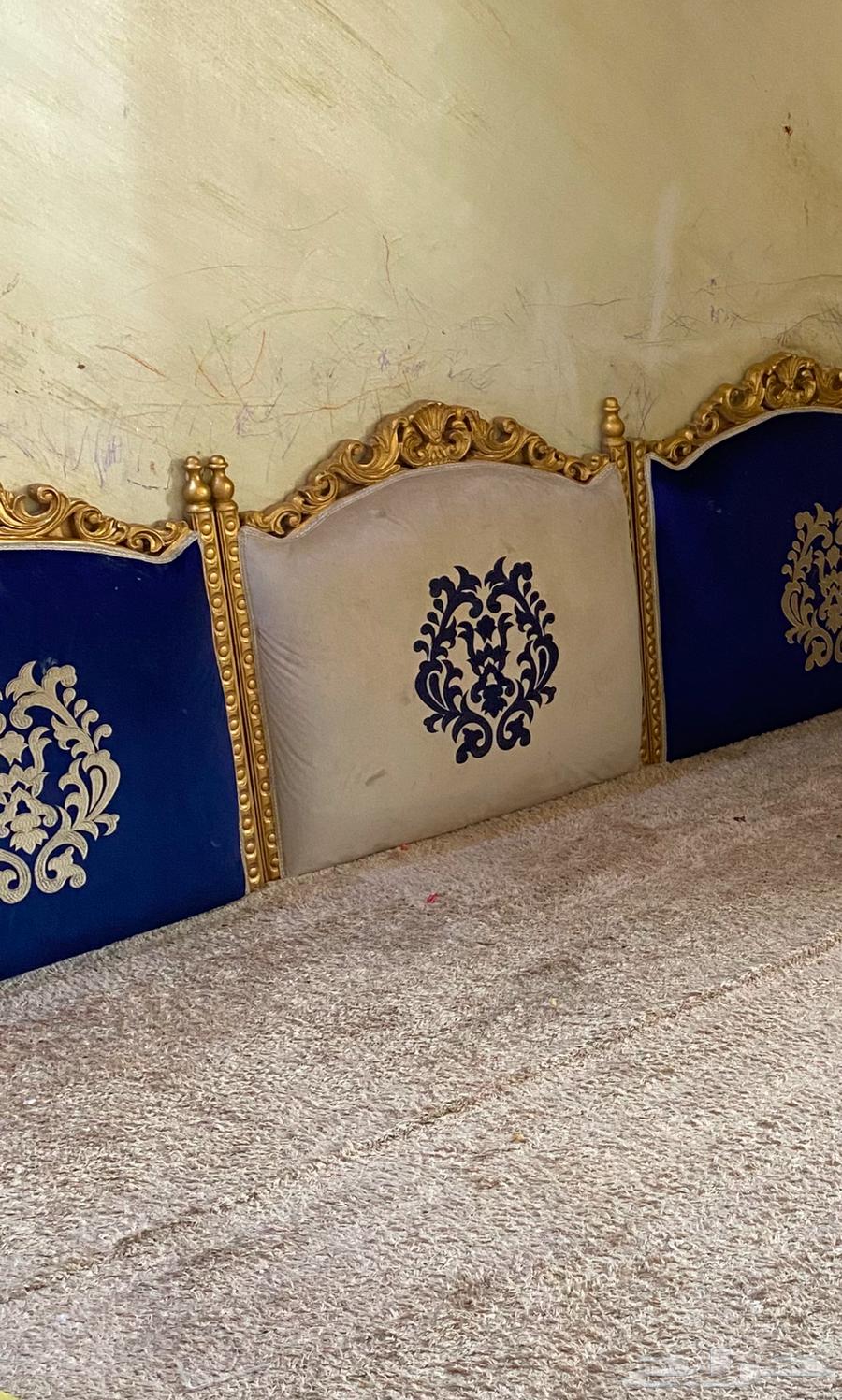 مساند خشب تركي بحالة جيدة تحتاج فقط غسيل64406527933827110