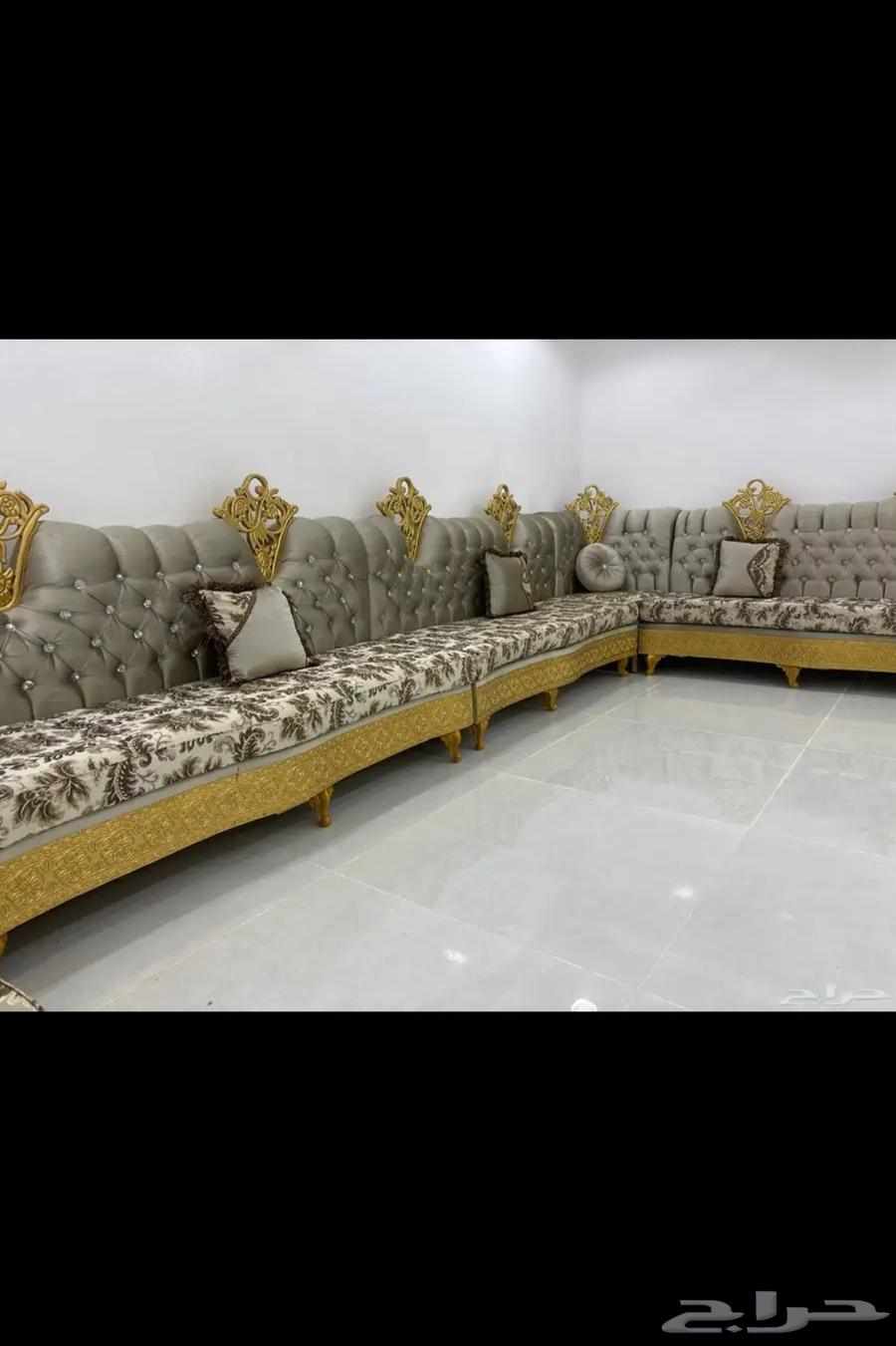 Royal sofa size 4 and a half with 6 for sale64409782500995111