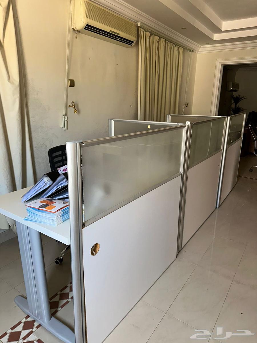 مكاتب بكراسيها وكمبيوترات ودولاب مكتب وكنب للبيع64410566694786113