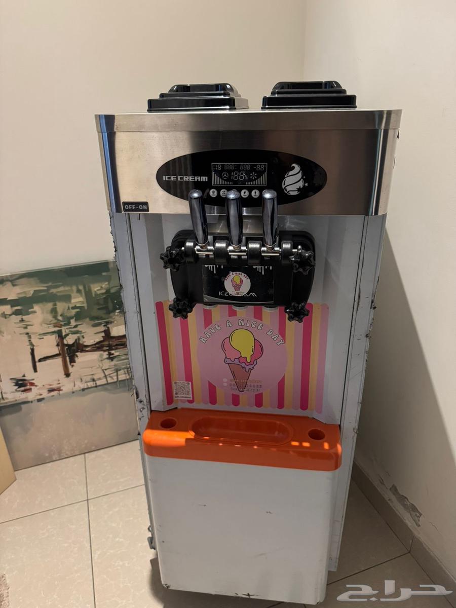 Semi-new ice cream machine with its packaging64405833559299110