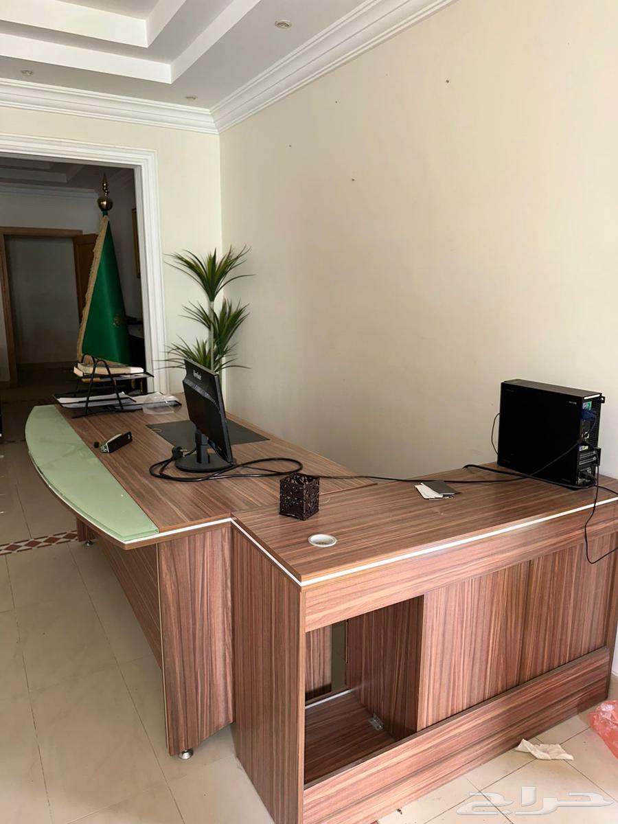 مكاتب بكراسيها وكمبيوترات ودولاب مكتب وكنب للبيع64410566694786110
