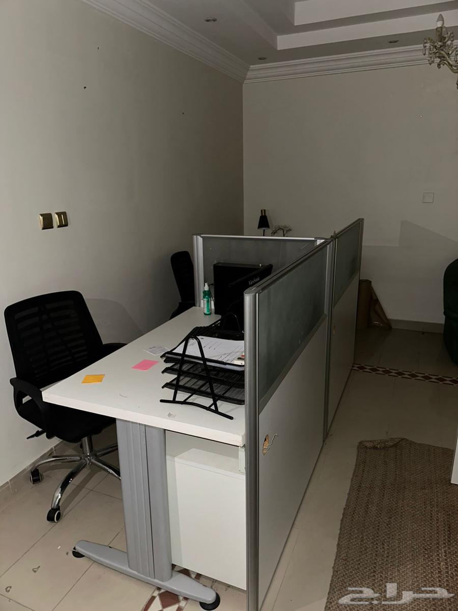 مكاتب بكراسيها وكمبيوترات ودولاب مكتب وكنب للبيع64410566694786112