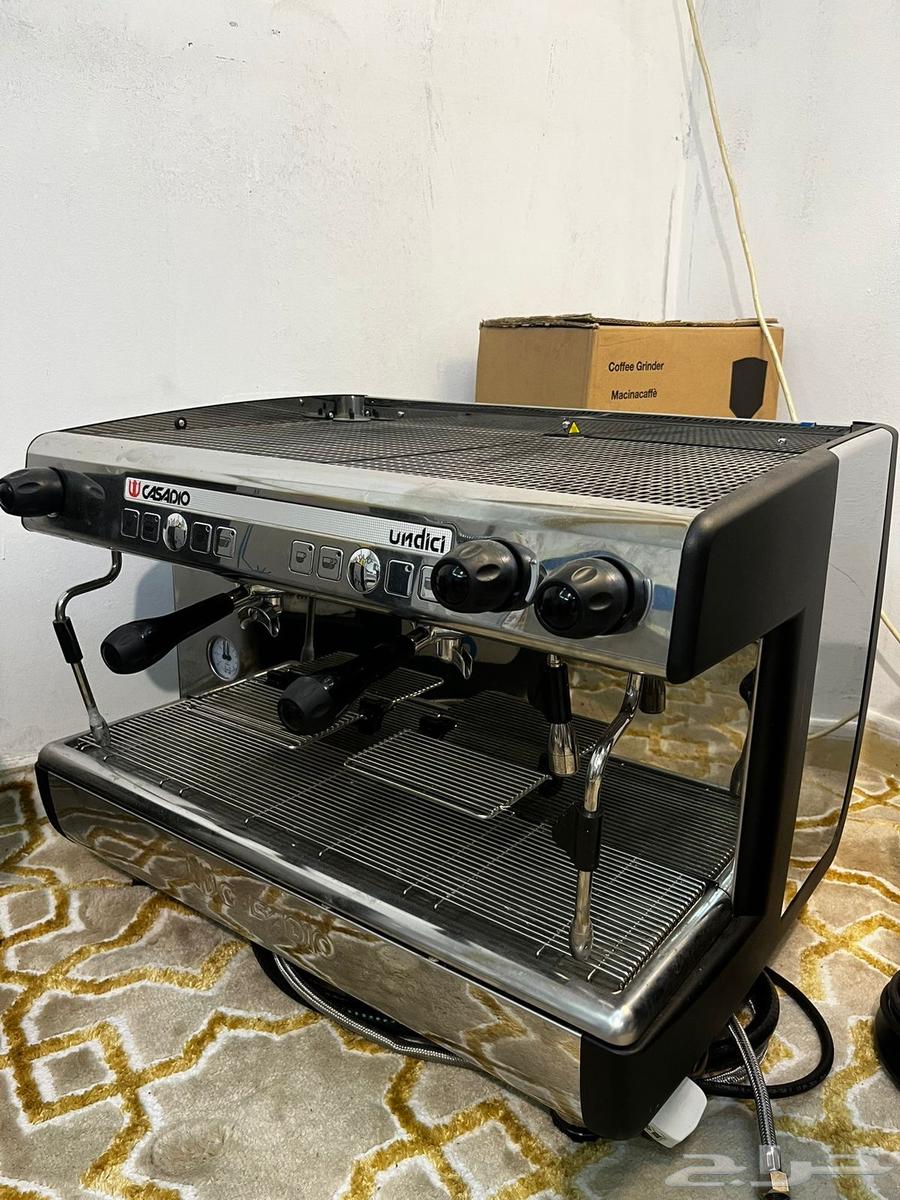 Coffee machine and grinder64410947872385113