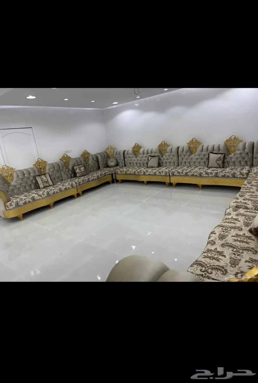 Royal sofa size 4 and a half with 6 for sale64409782500995112