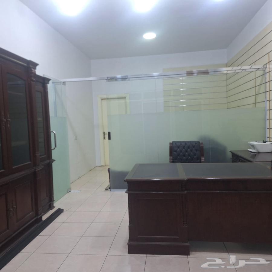 مكتب بكامل اغراضه مع مكيف شباك للبيع او التقبيل64411968907523111