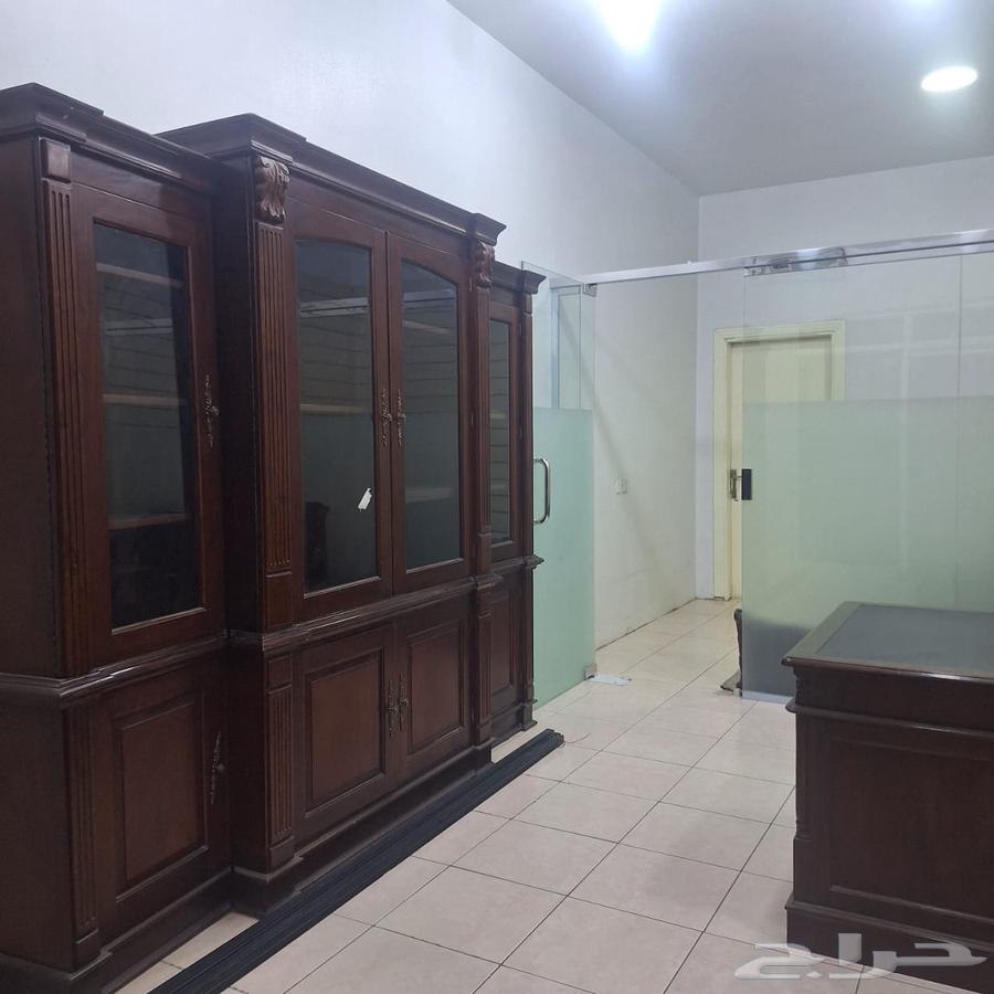 مكتب بكامل اغراضه مع مكيف شباك للبيع او التقبيل64411968907523110