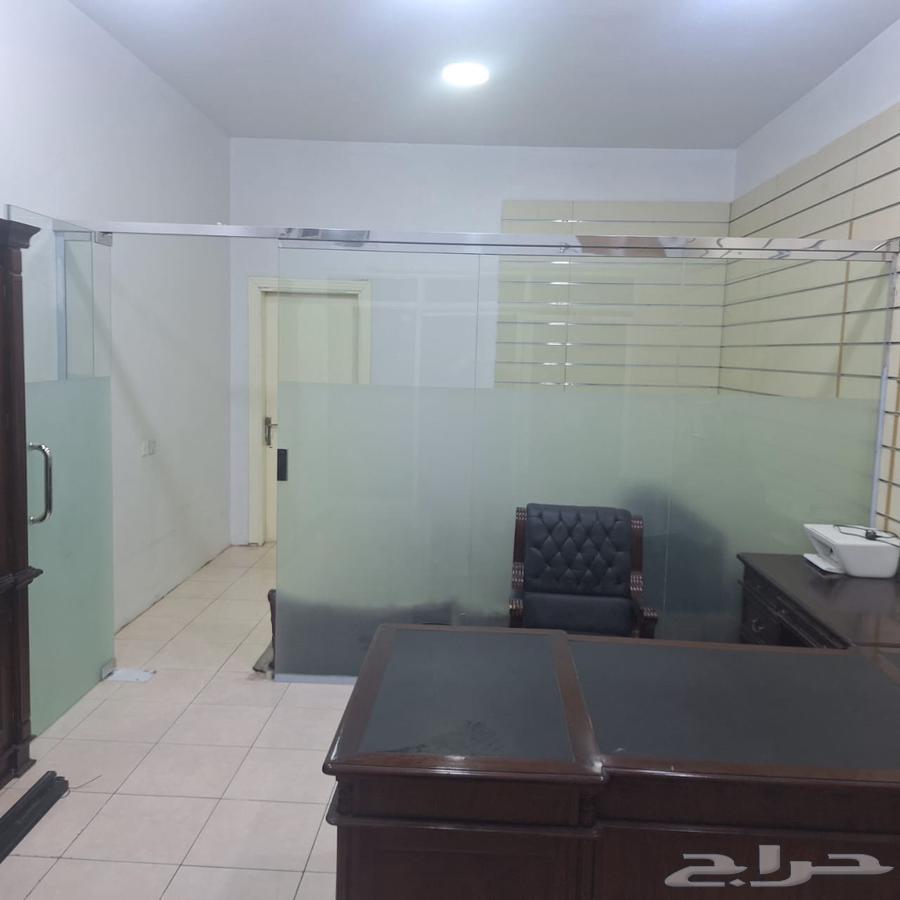 مكتب بكامل اغراضه مع مكيف شباك للبيع او التقبيل64411968907523113