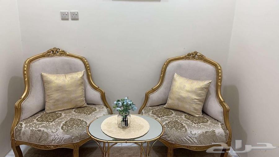 Two chairs with a side table64411513893121111