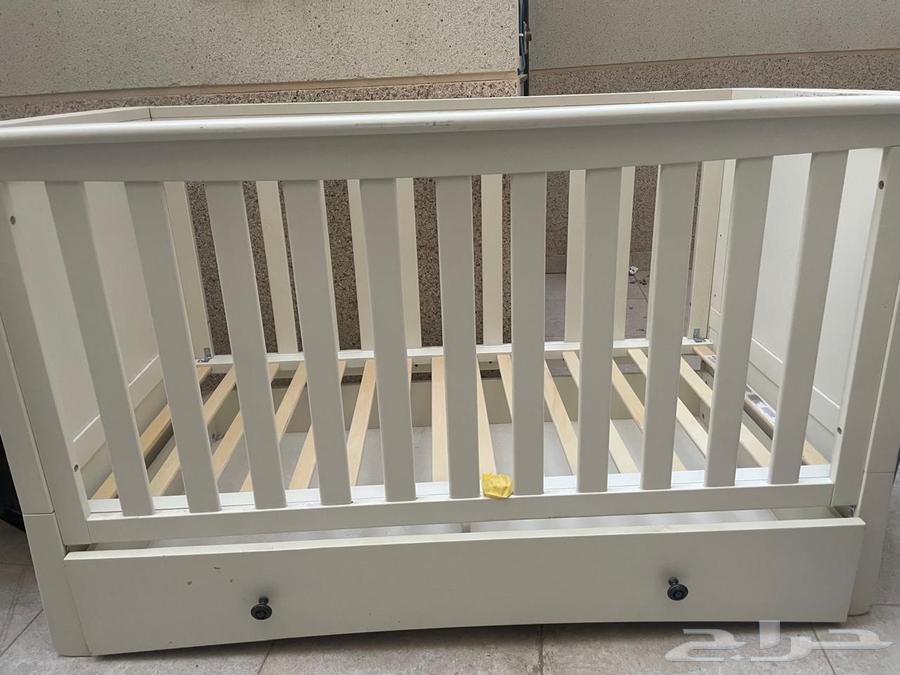 سرير أطفال من ممزورلد مستعمل ونظيف64409740982147110