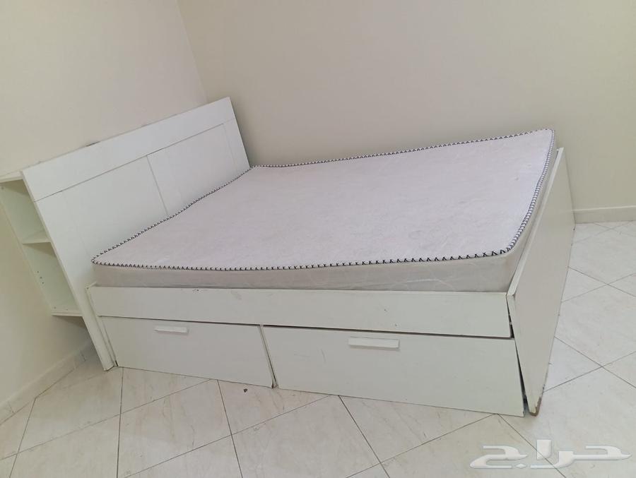 سرير مستعمل ايكيا مع مرتبة وكومدينو64406639862530111