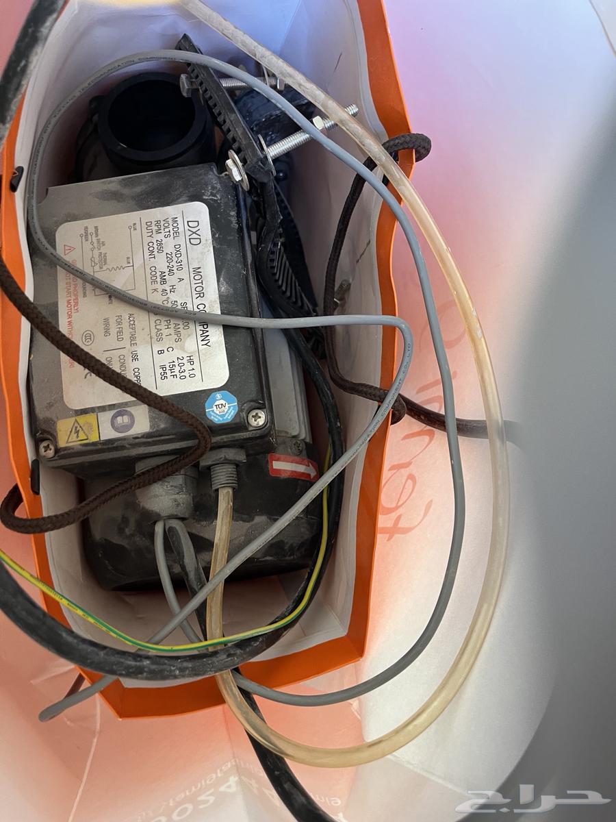 Almost new jacuzzi pump, powers strong jacuzzi lighting64408850681346110