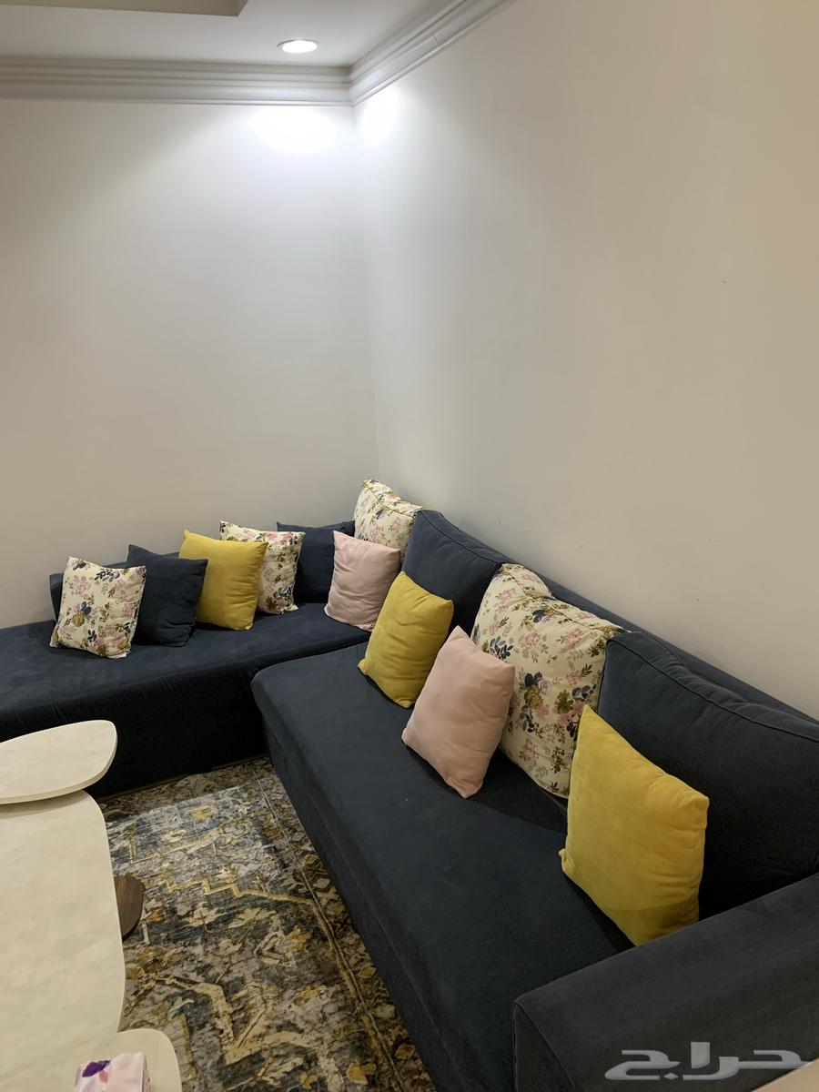 كنب مع طاوله للبيع64405846968833111