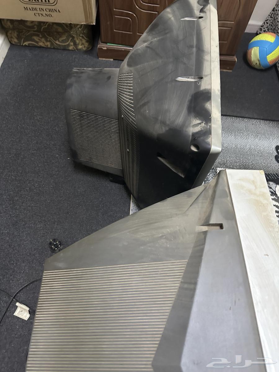 تلفزيون قديم شغال ومخزن مع دولاب64409560746115111