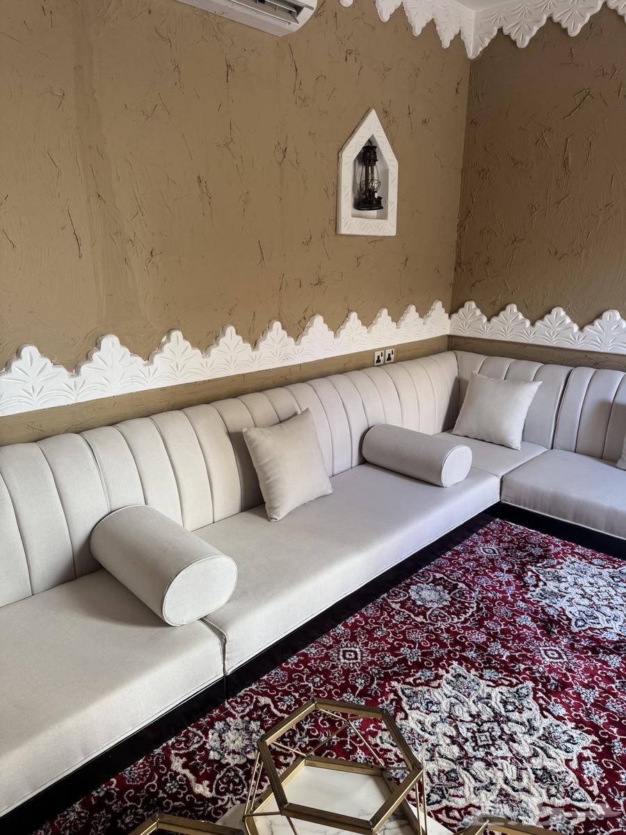 جلسة ارضية شبه جديدة للبيع64410921019138110