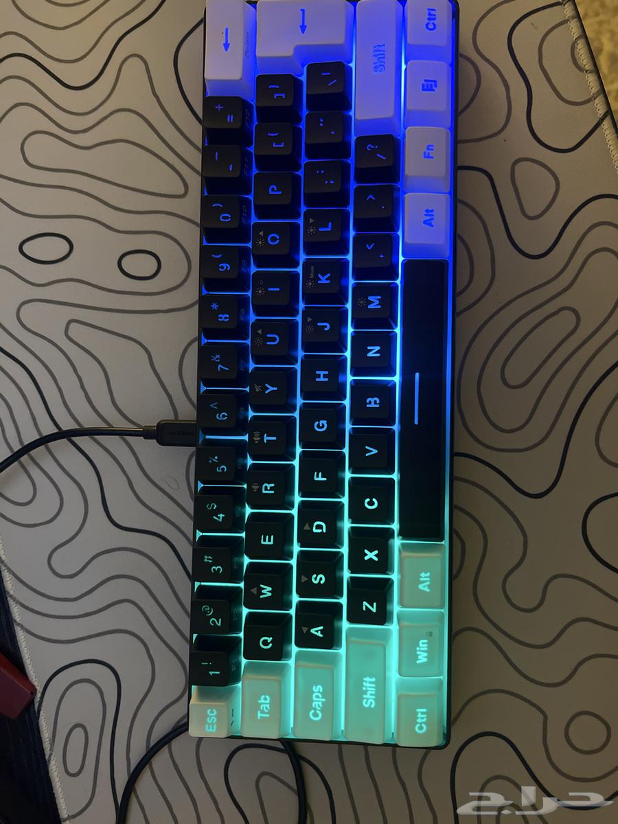 ماوس كيبورد و الكيبورد فيه خاصيه ترفع الاضاءه و تخفضها64410880811393111