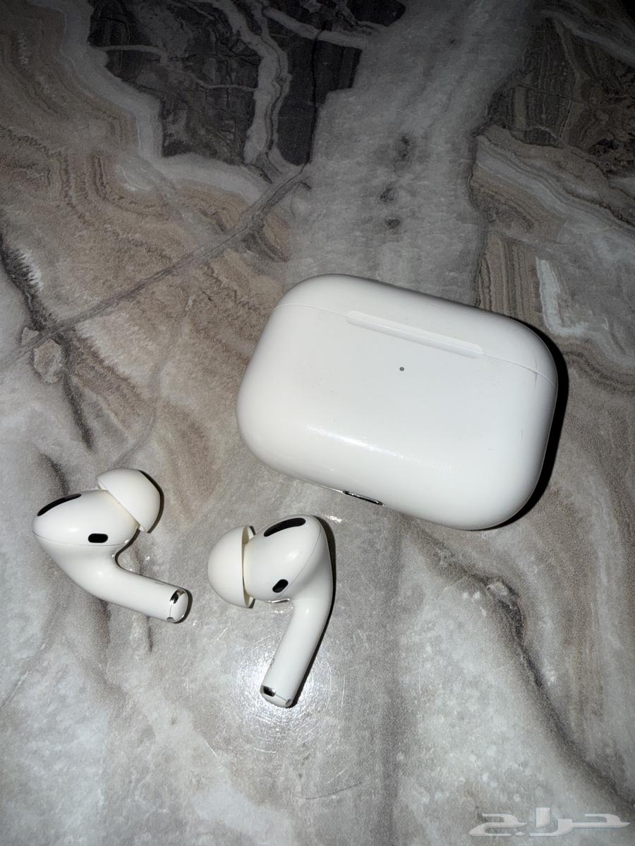 Apple AirPods Pro 1st generation with Lightning charging case64407001744513111