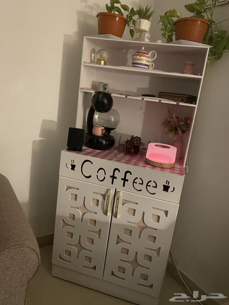 ماكينة قهوة مع طاولة قهوة64408259191811111