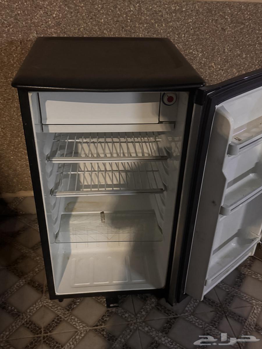 Refrigerator from AKAl64411755175426114