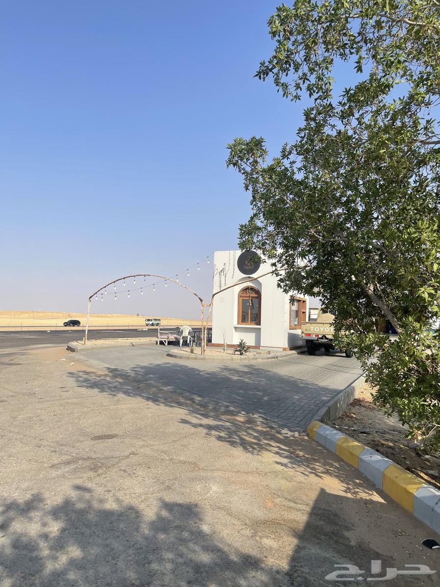 للبيع درايف ثرو - كشك يبعد عن الرياض 70 كيلو64409268799235113