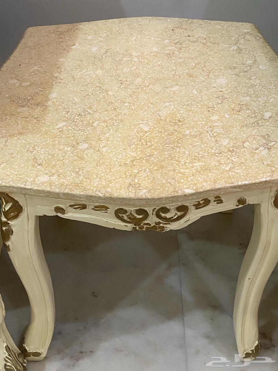 طاولة كبيره 6 طاولات خدمه 2 طاولة زاوية و5 كنب و2 كنب نفر64408850672771112