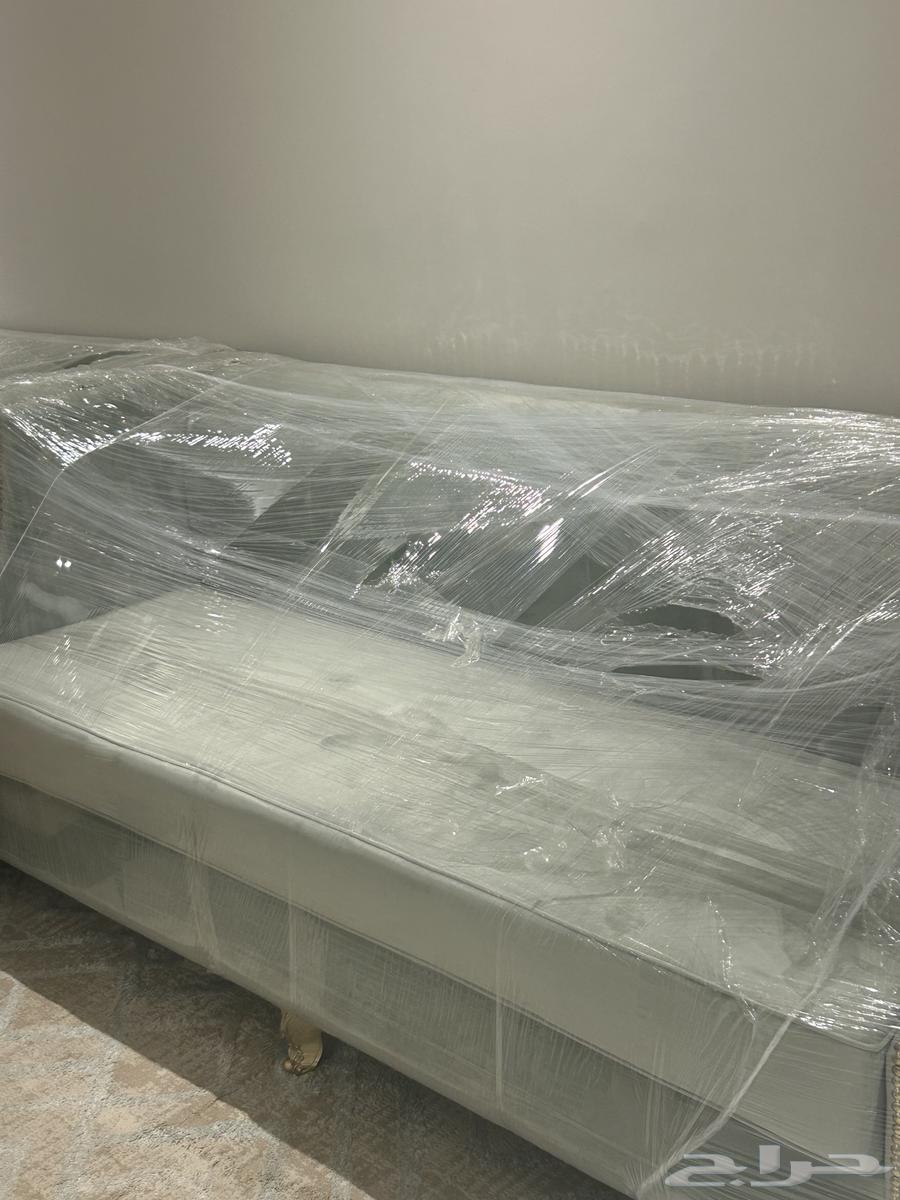 ثلاث كنبات منفصله مع فراش وستاره شبه جديده64412022713345110