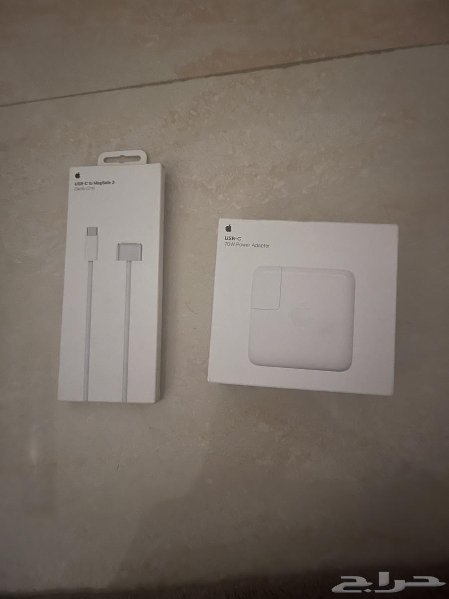 MacBook MagSafe 3 Charger and Socket64409796635522111