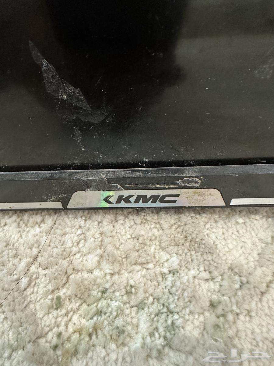 2 KMC TVs 65 inches with broken screens due to a minor resolution issue that isn't clear64411715053313112