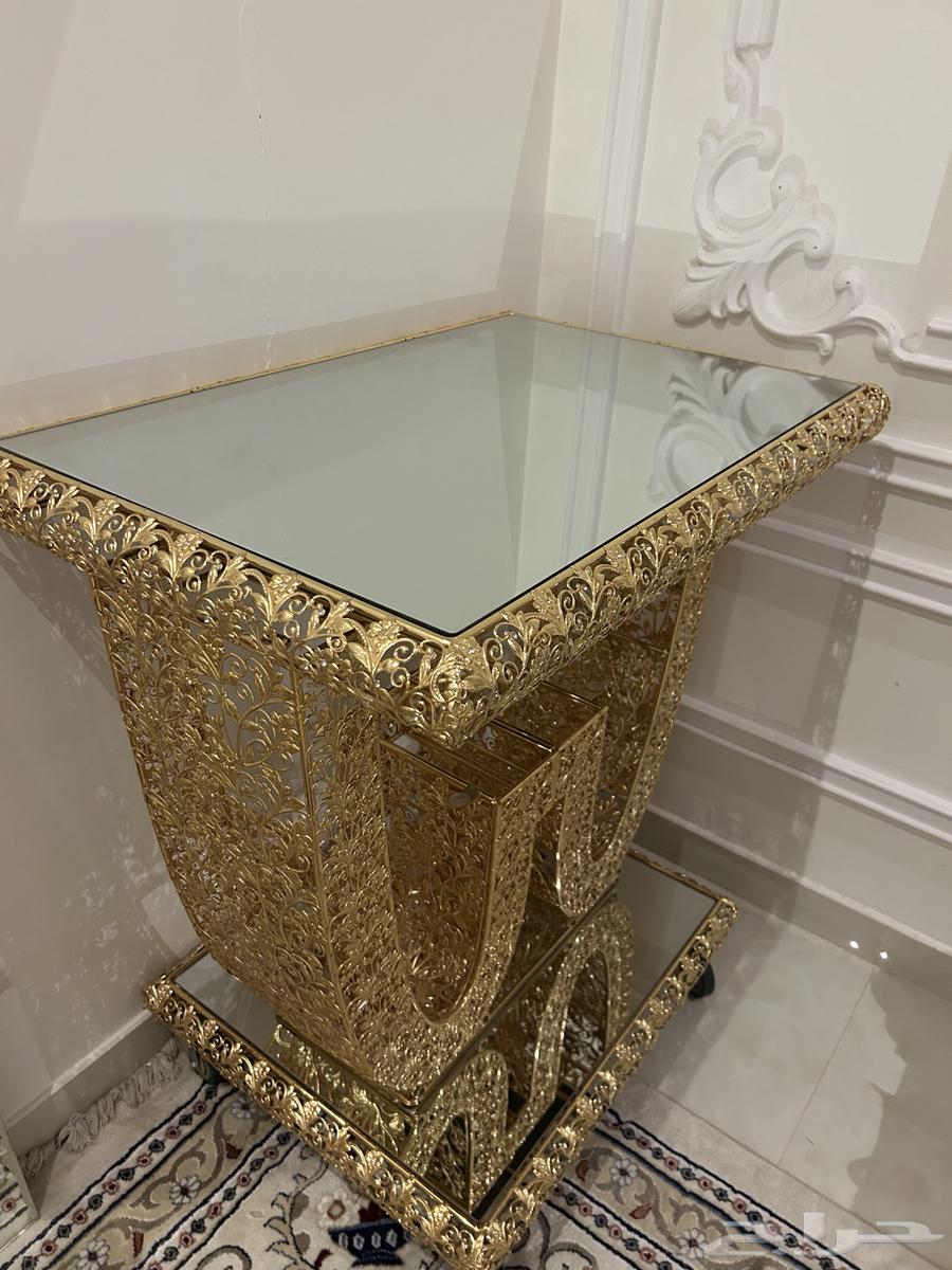 Reception table and luxury perfumes64412183883137111