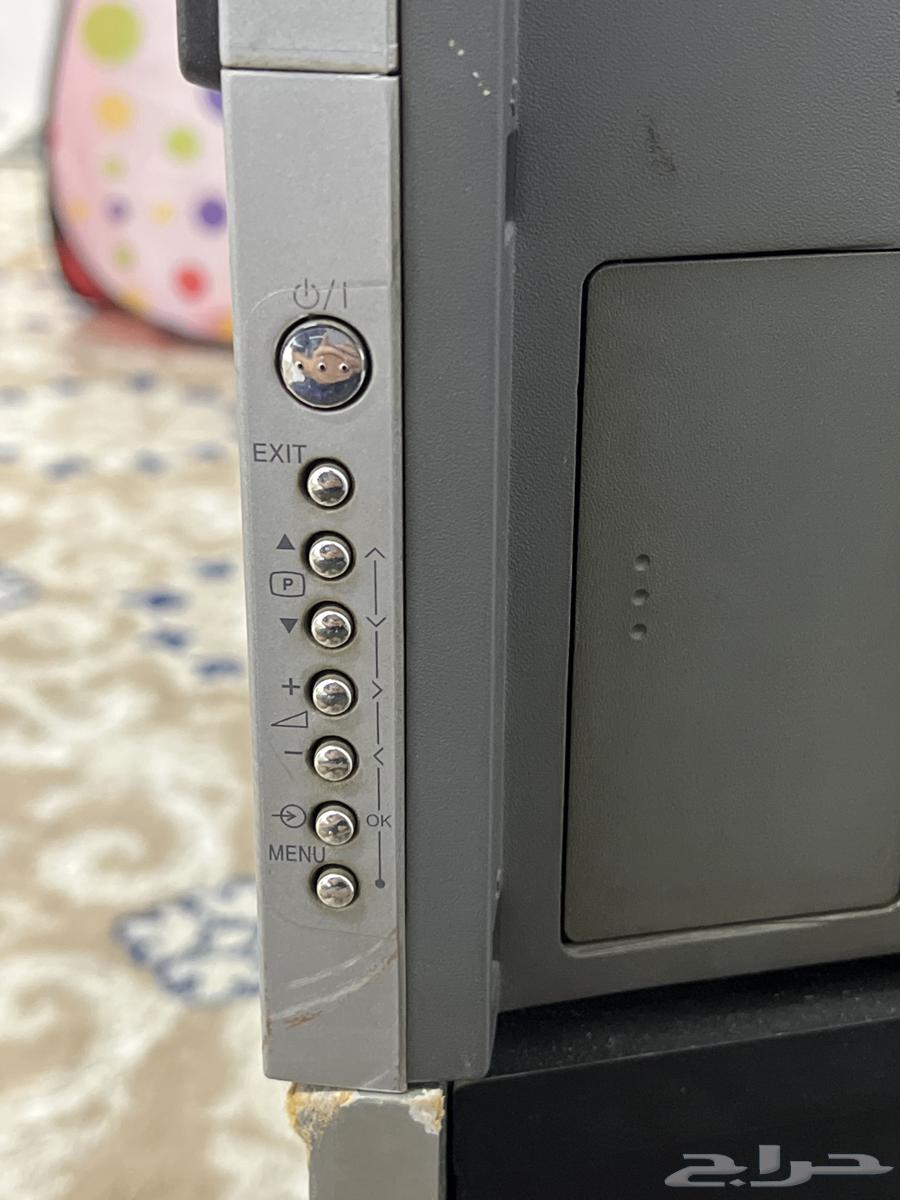 Toshiba TV with large screen and stand (600) SAR64405430746883113