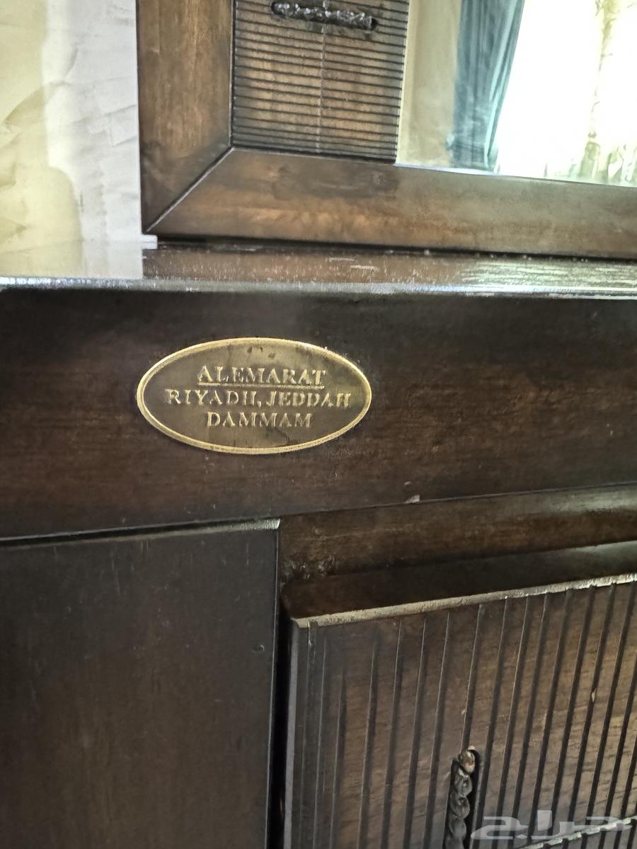 طقم طاولة طعام 10 كراسي مع بوفيه بحالة شبه جديدة64405736087299113