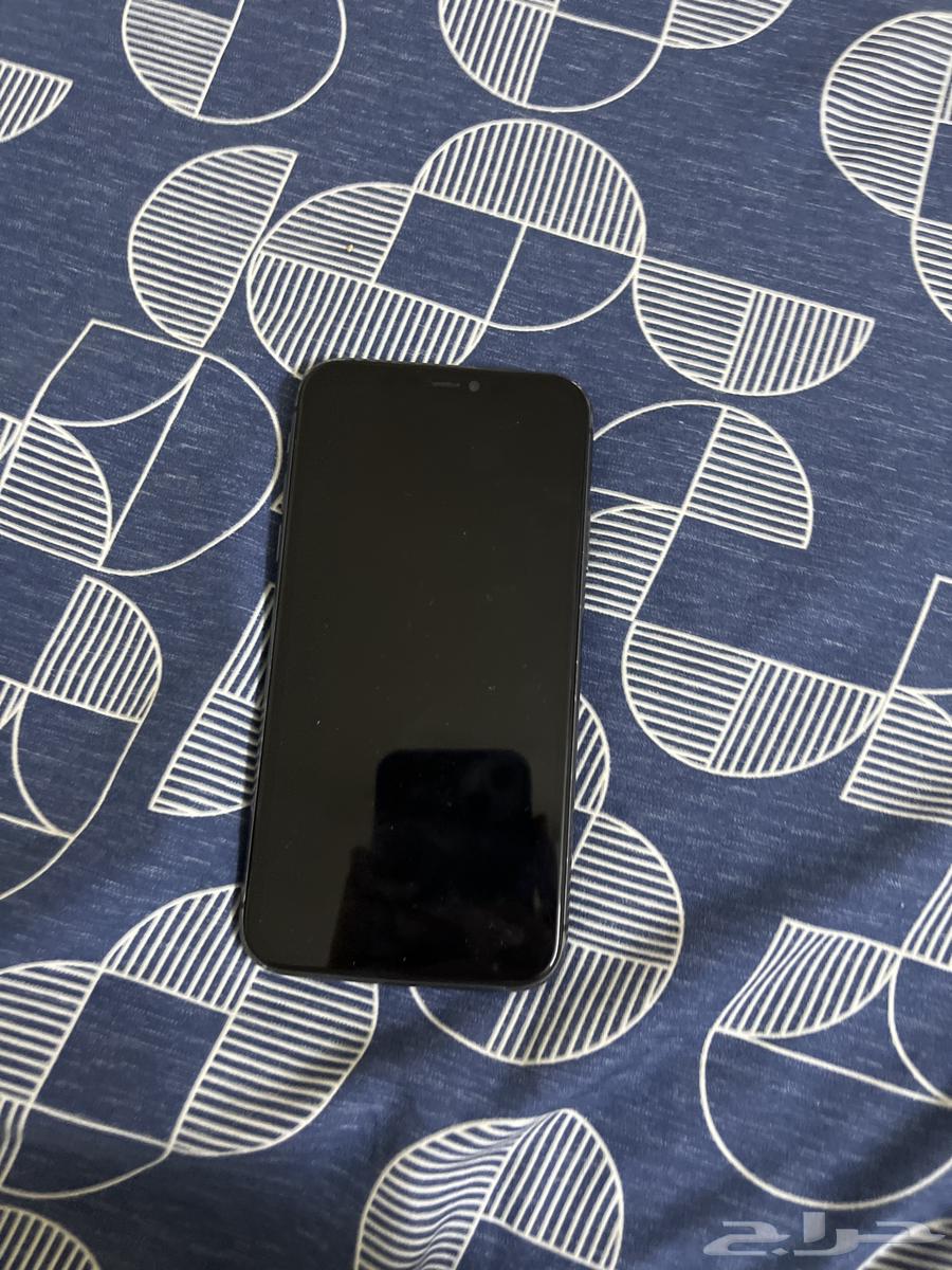 iPhone 11 needs only a screen, back is clean with case and box64409588989954110